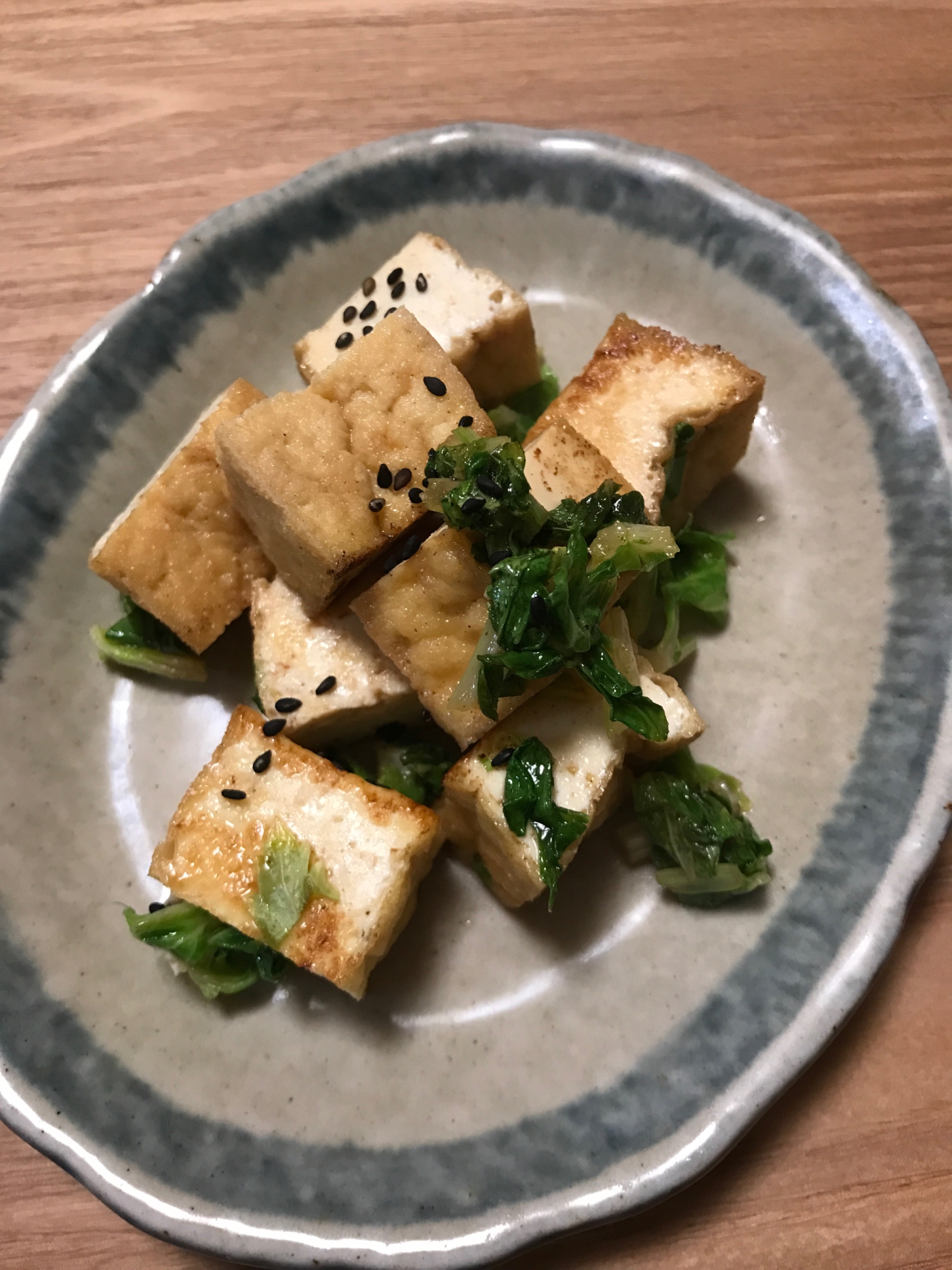 厚揚げとセロリの葉のポン酢炒め