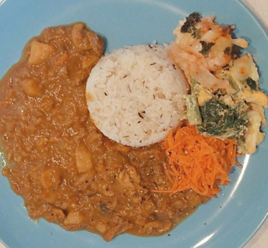 アシンメトリーに盛り付けたスパイスカレー