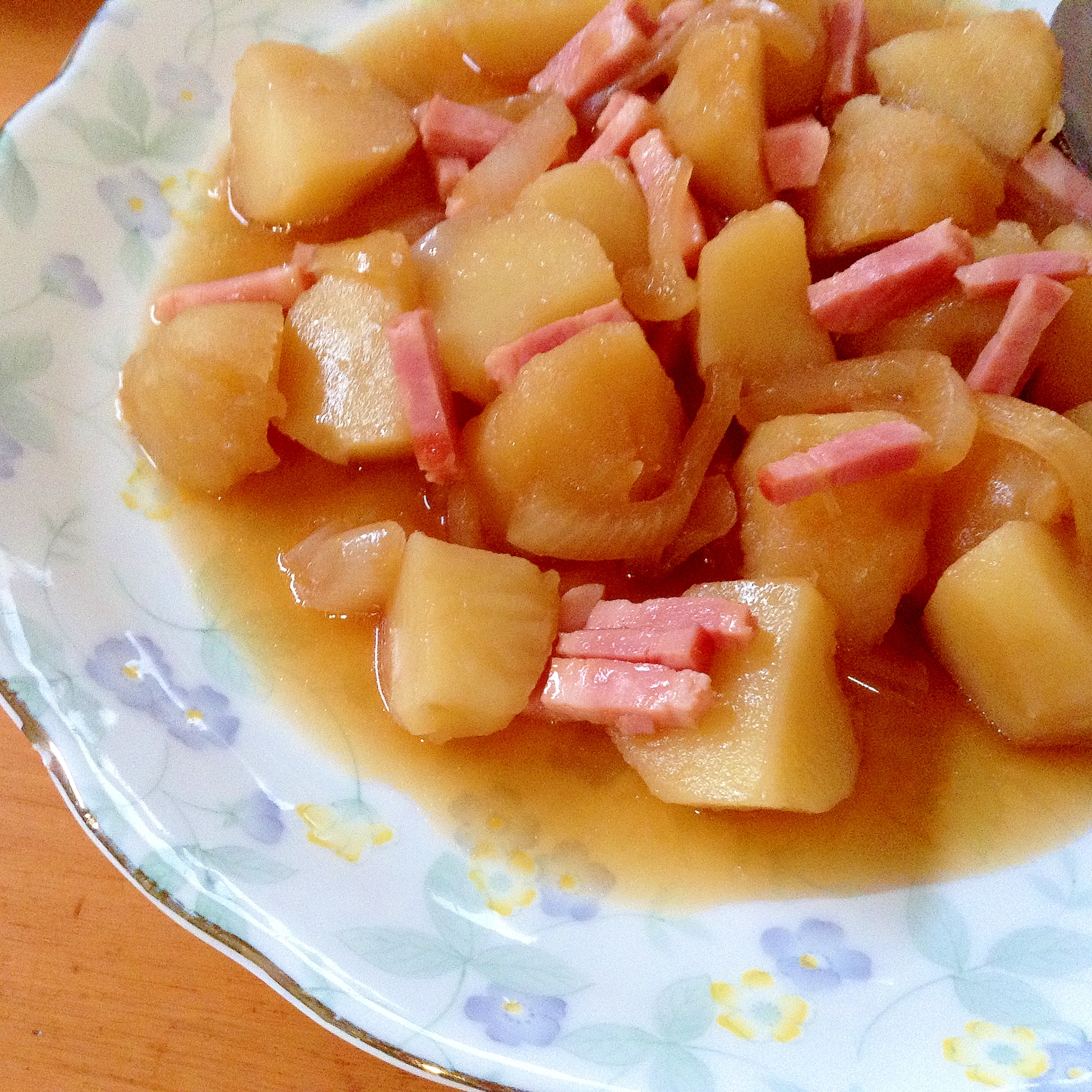 じゃがいもとベーコンの煮物