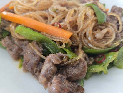 牛肉少なくにんじんと春雨でかさ増しさせました（汗）ピリ辛とても美味しかったです(^_^)ごちそうさまでした♪