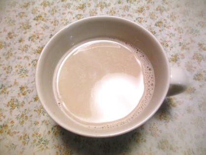 ミルクたっぷりの麦茶にチョコレートシロップの甘さがとっても良いですね。ラム酒を入れましたが、香りが良くて体もぽかぽか温まりました☆ご馳走様でした。