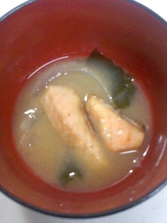 鮭と新玉ねぎの味噌汁