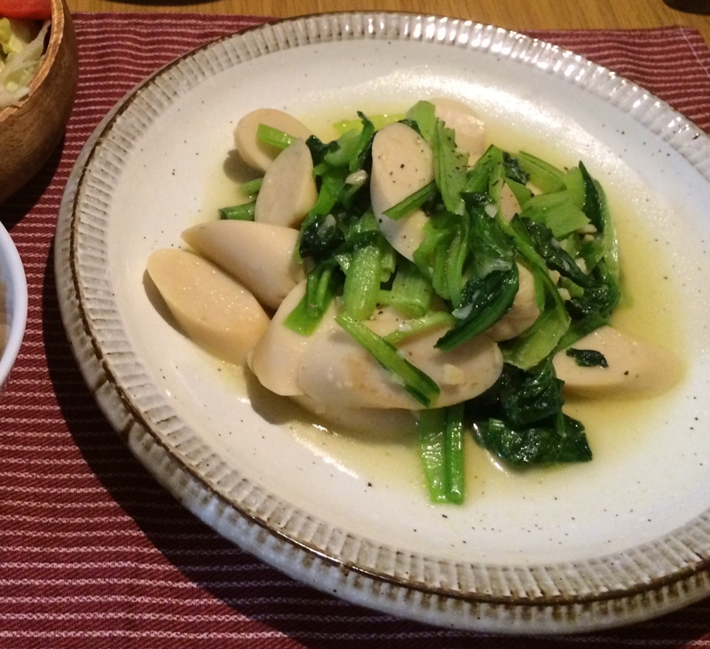 小松菜と魚肉ソーセージのガーリックソテー