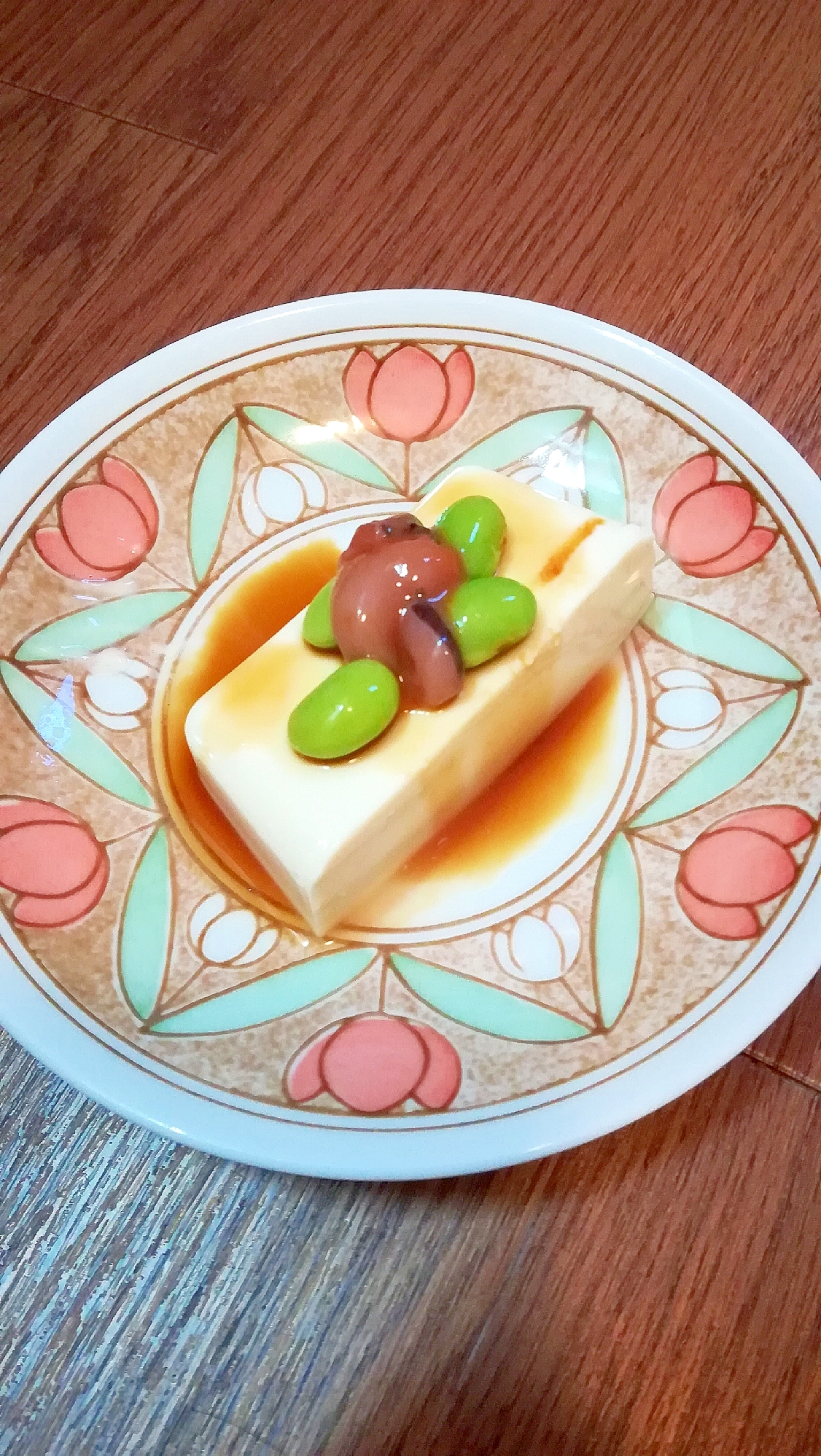 ごま油香る♪おつまみ♪枝豆とイカの塩辛の冷奴