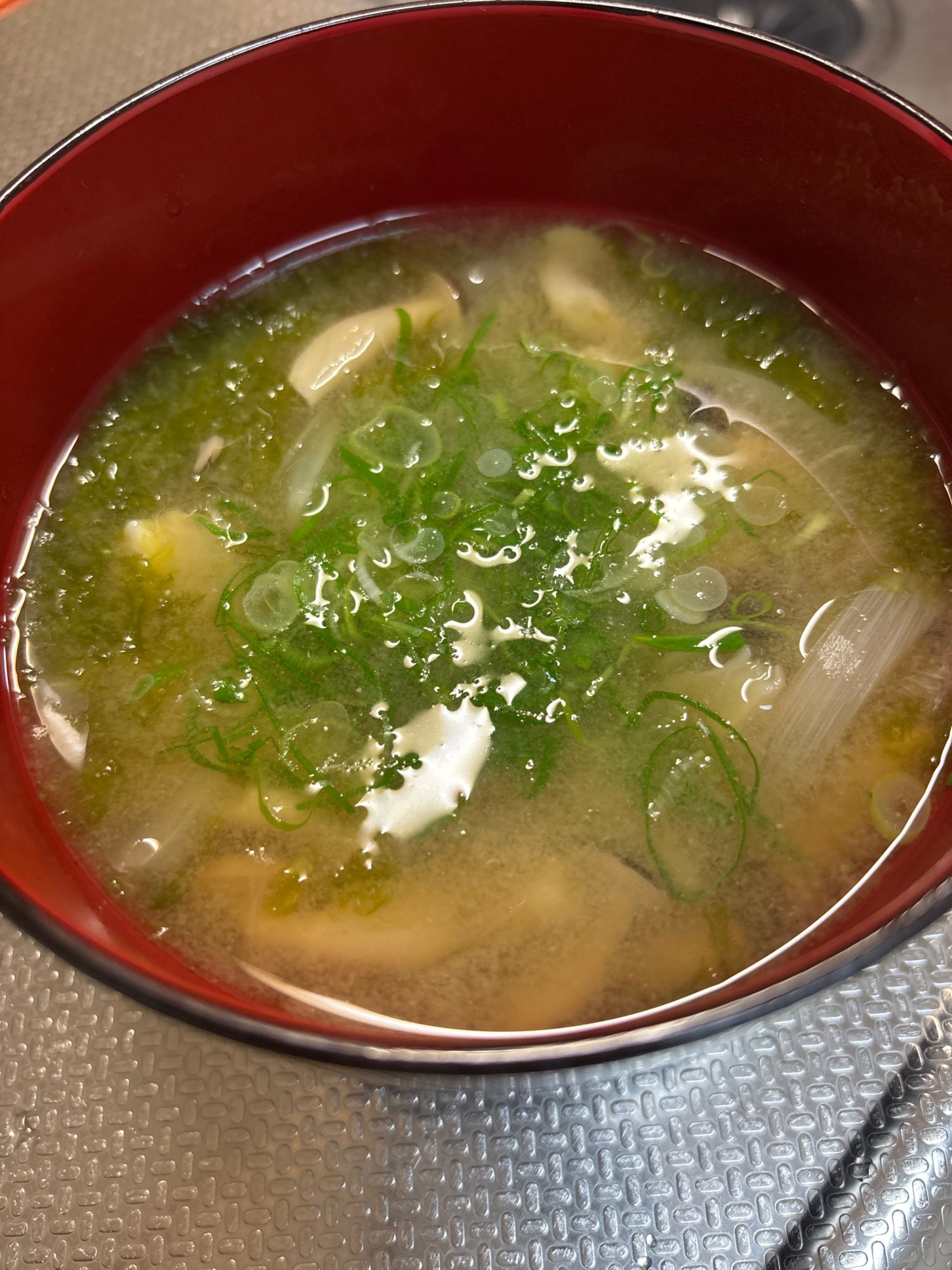 しめじと玉ねぎと青さの味噌汁
