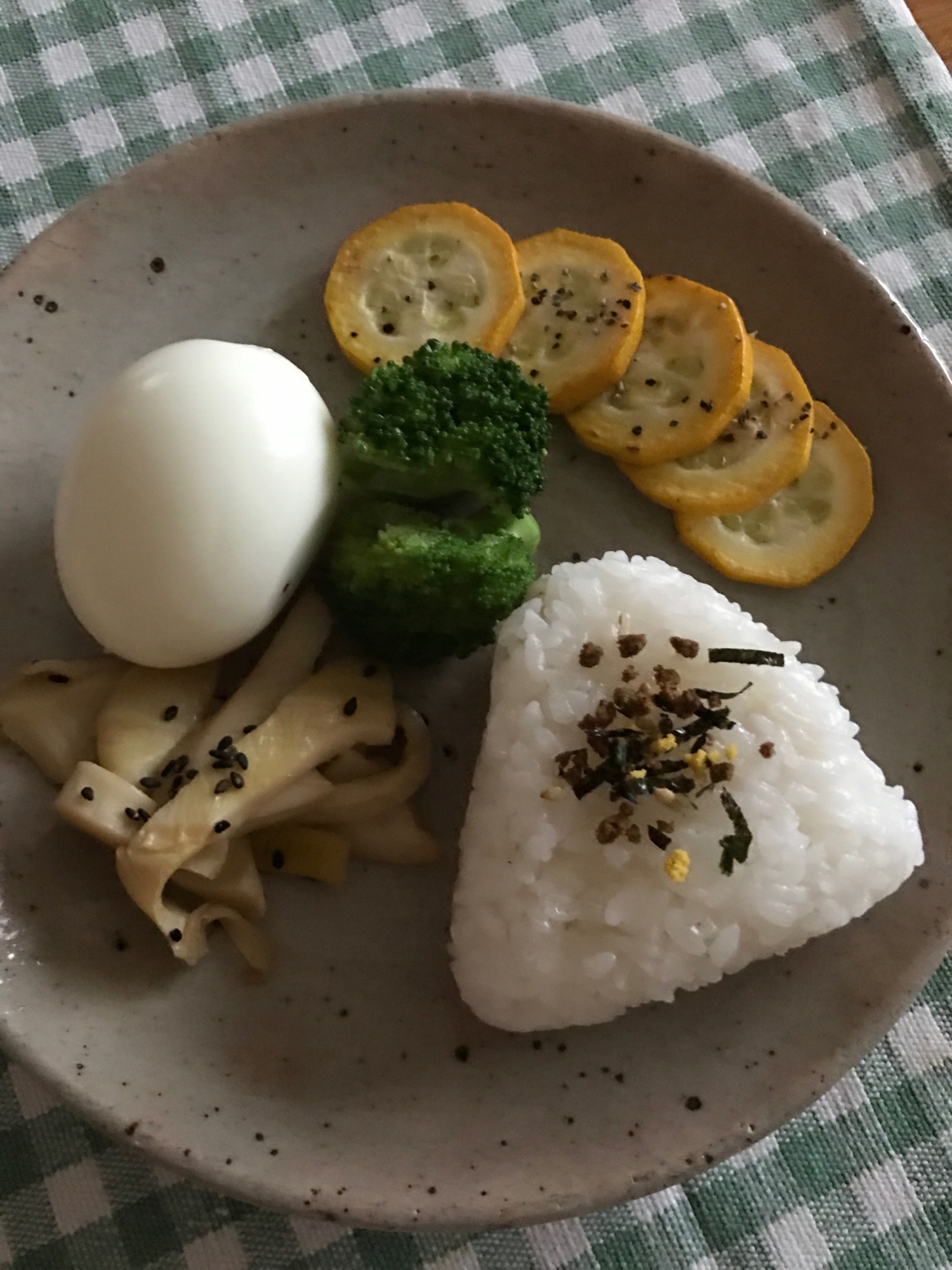 ふりかけおむすびの朝ごはん