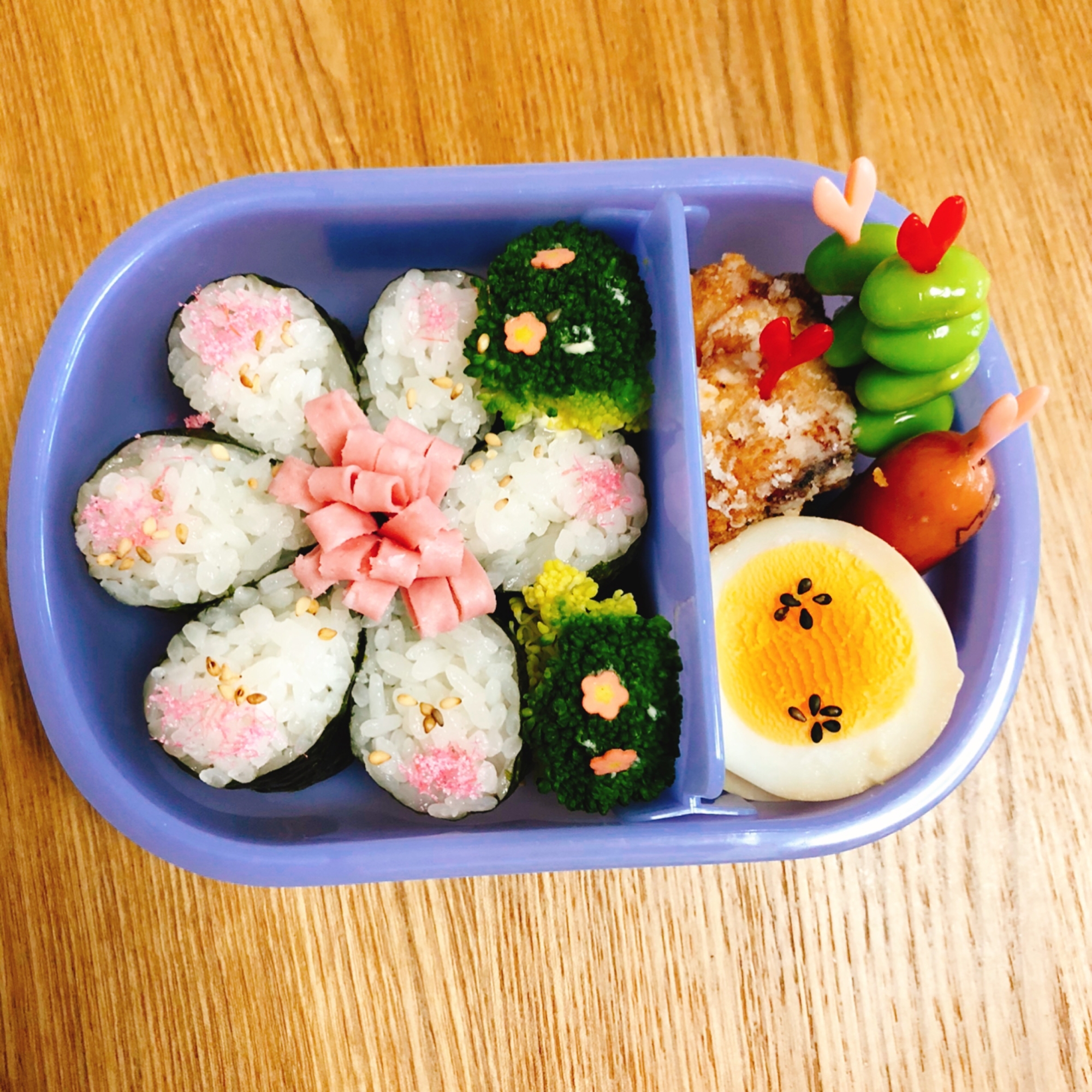 今週のお弁当 遠足に食べやすい お花海苔巻き弁当 レシピ 作り方 By りっさんさん 楽天レシピ