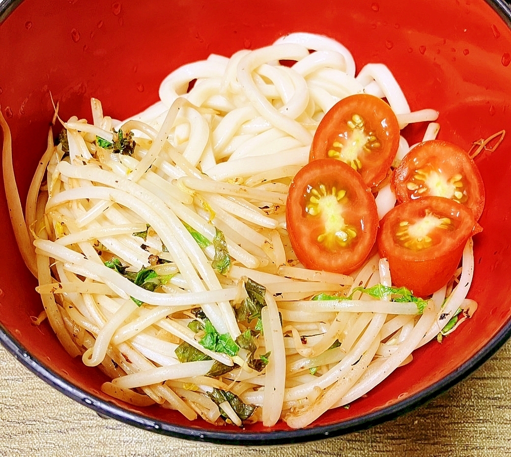 トマトの出汁漬けの汁で！紫蘇モヤシ炒めの冷製うどん