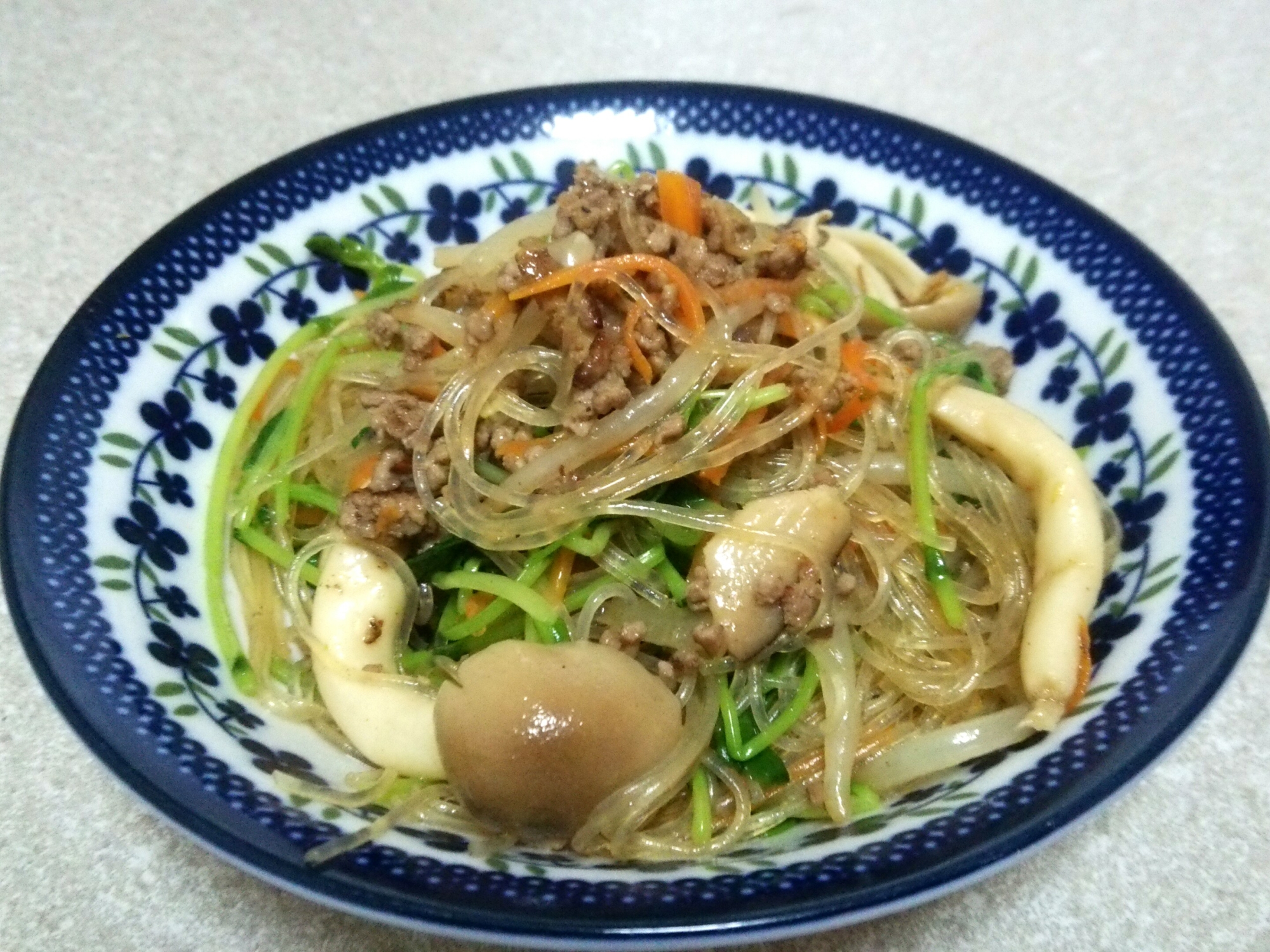 豆苗と春雨の五目炒め