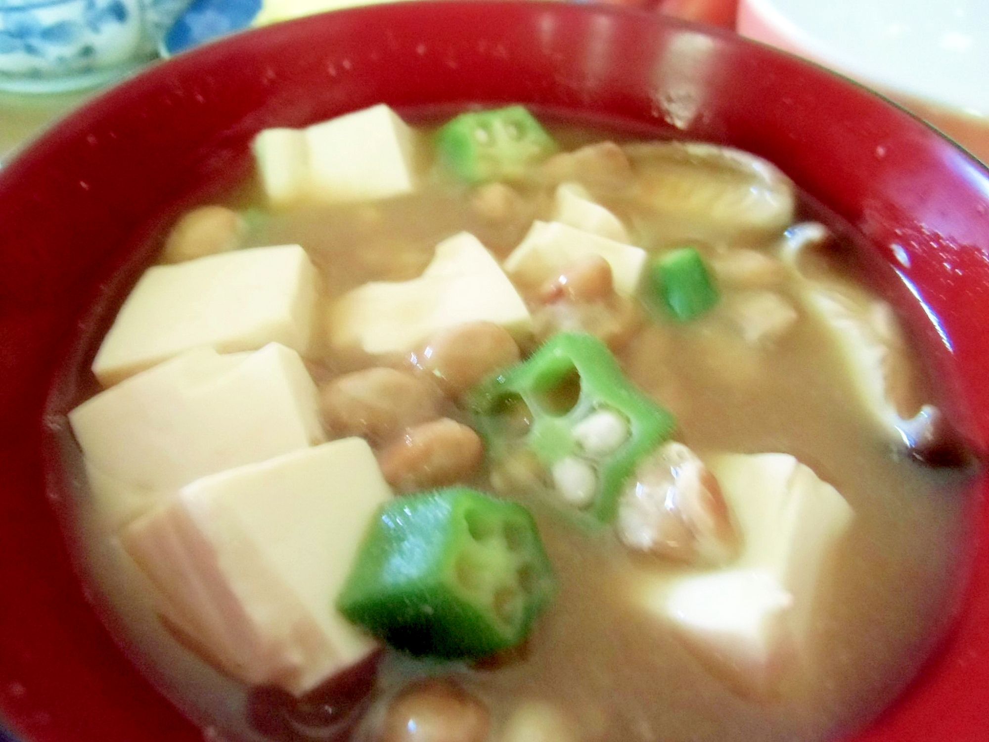 豆腐、オクラ、納豆の味噌汁