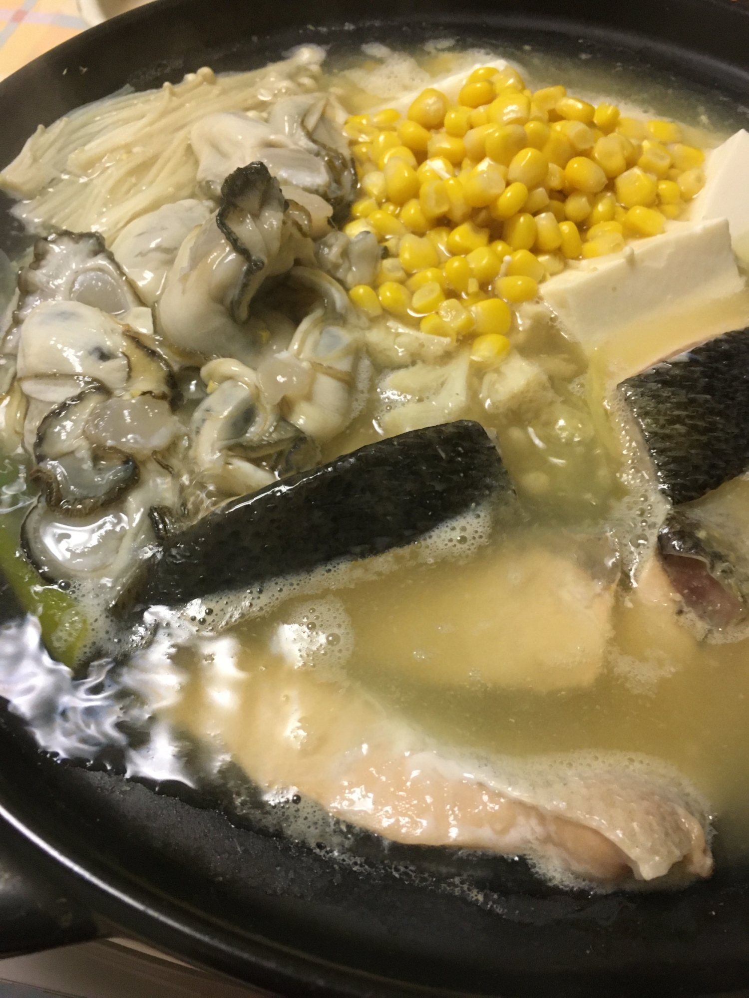 牡蠣&鮭で！みそ煮込み鍋
