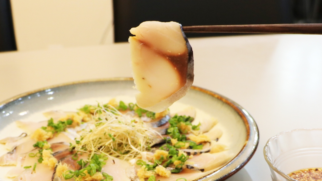 簡単!切って盛るだけのサバのカルパッチョ香味ソース