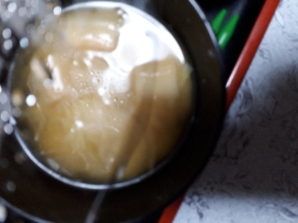 玉ねぎと麩の味噌汁