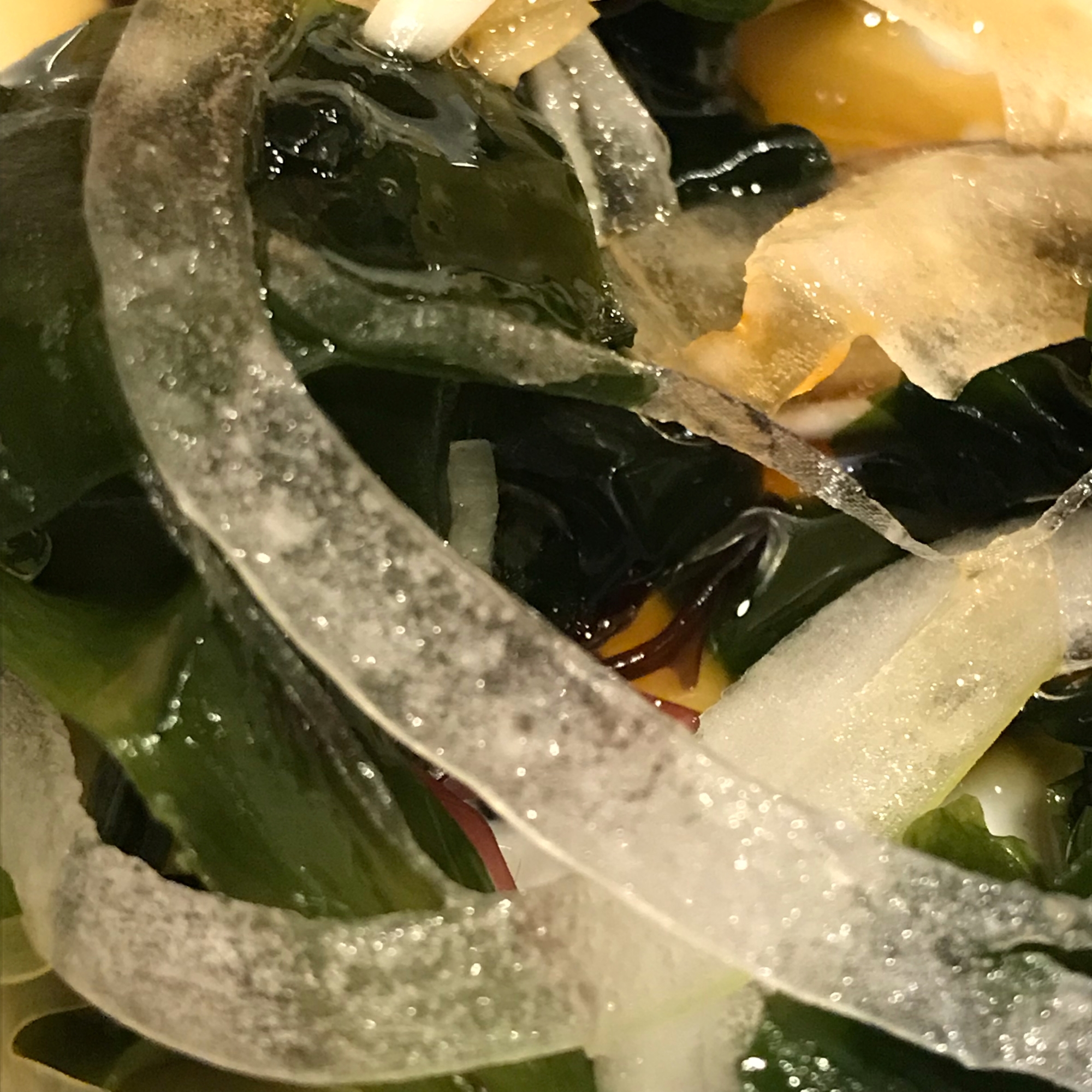 玉ねぎと海藻サラダ