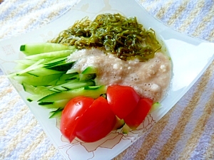 夏にぴったり!!山芋とメカブのネバネバサラダ