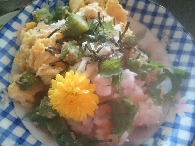鯛と大葉と菊のちらし寿司