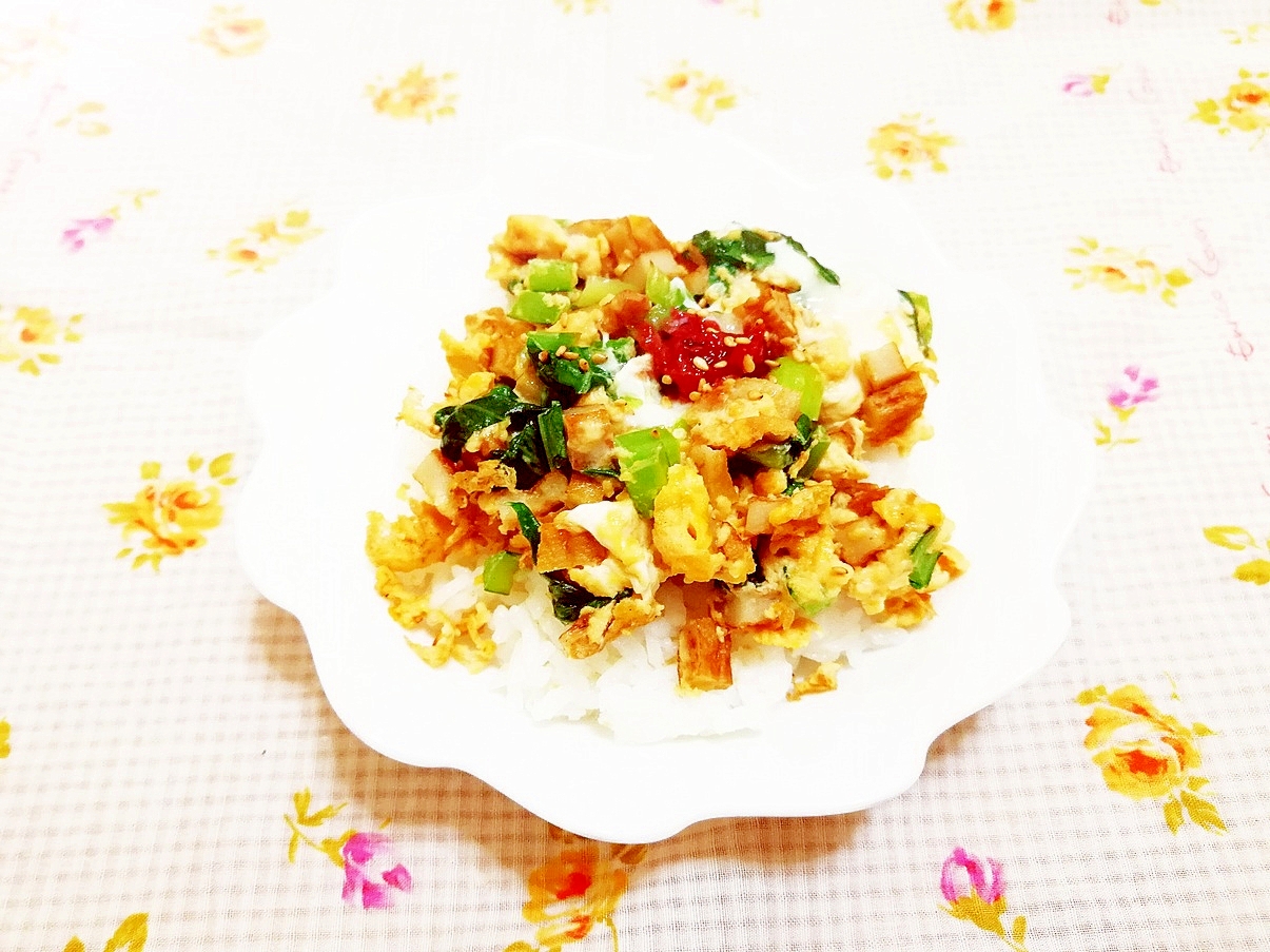 小松菜と角天の炒り卵のっけ御飯