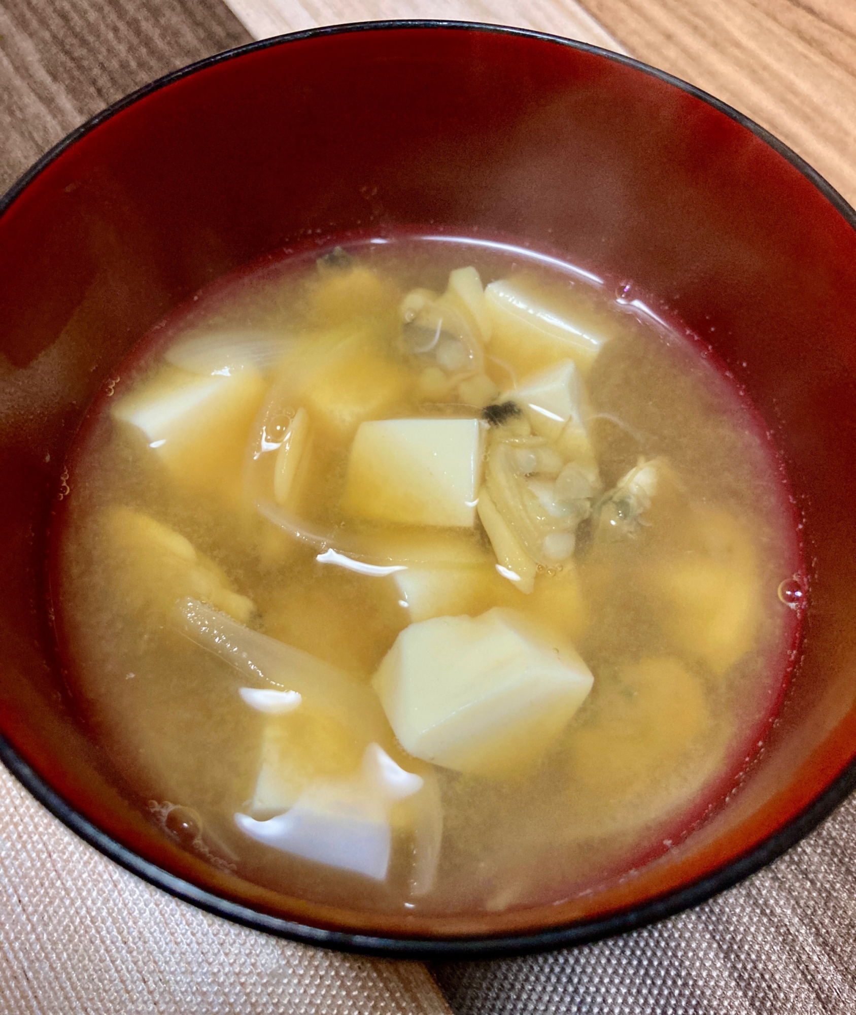 豆腐とあさりのお味噌汁