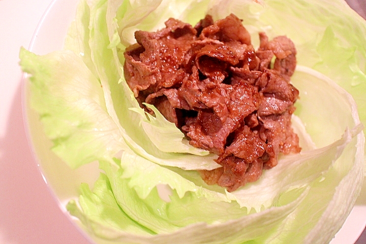 簡単 焼肉のタレをアレンジして牛肉のレタス包み レシピ 作り方 By Seika A 楽天レシピ