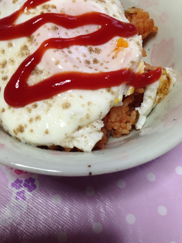 《目玉焼きカレーチキンライスライス》