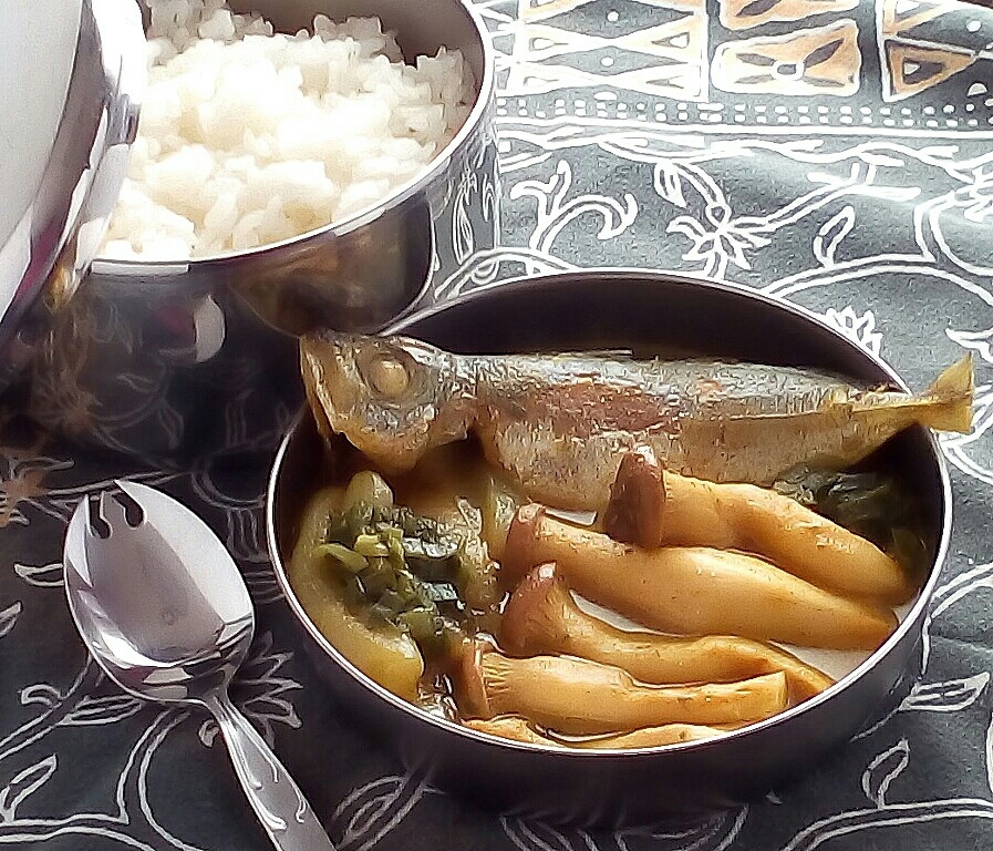 丸ごとアジのさらさらカレー