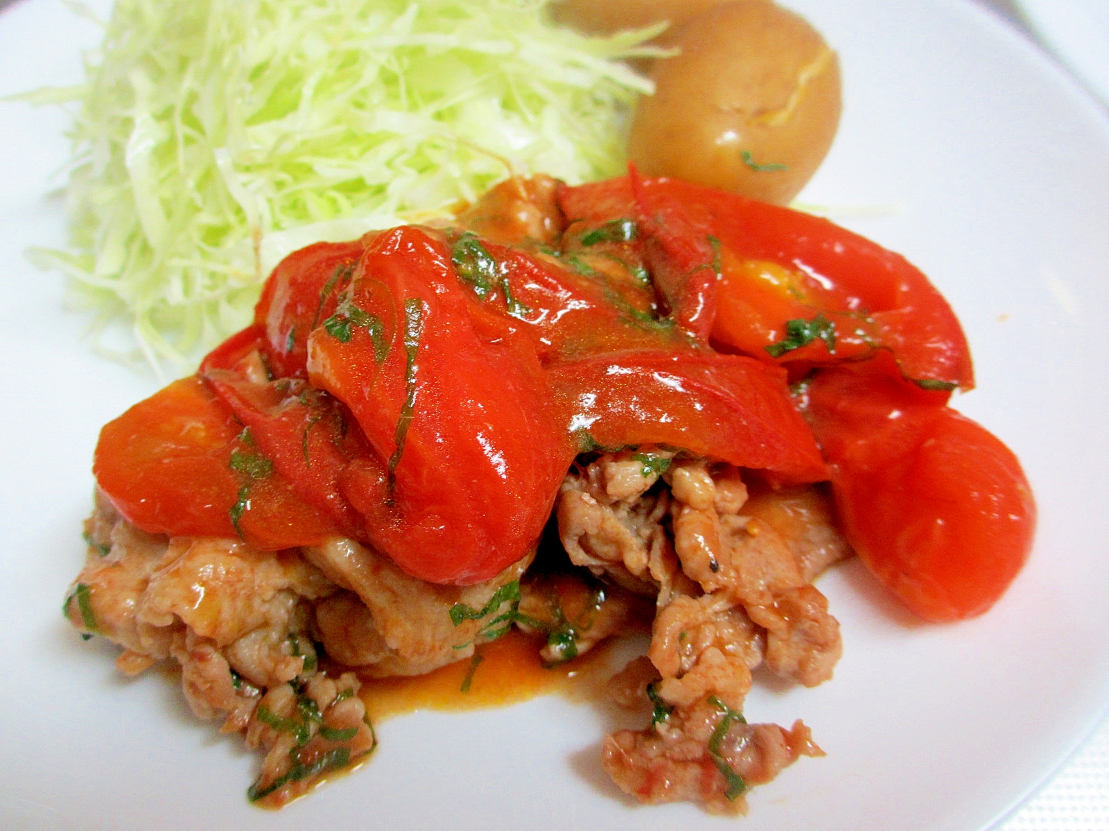 豚肉とトマとシソのわさび醤油炒め