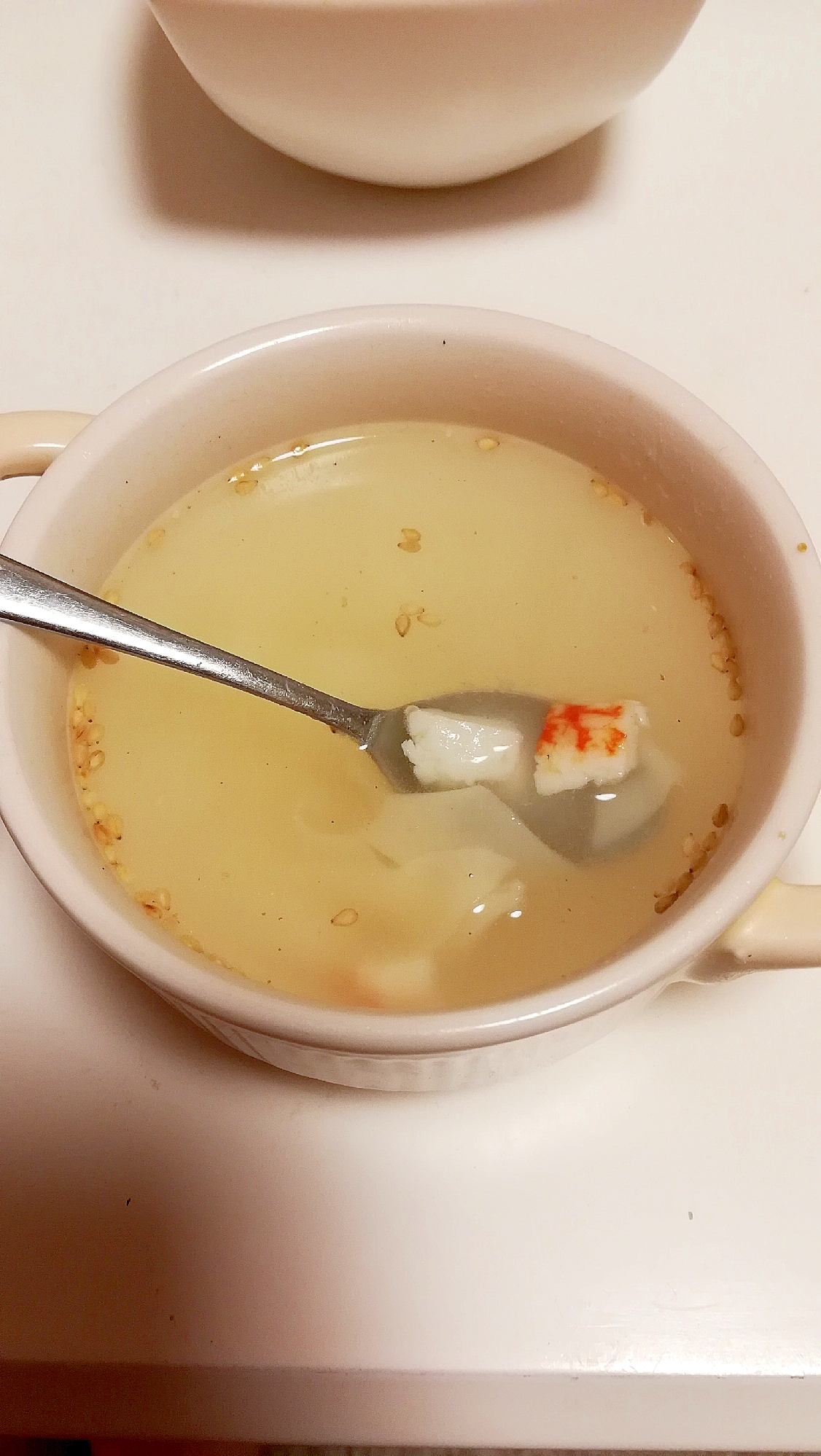 餃子の皮とカニカマの中華スープ