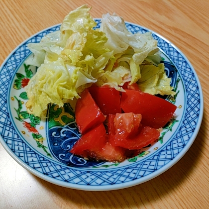 レタスとトマトのサラダ美味しく頂きました(*^-^*)