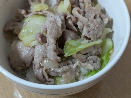 キャベツとカニカマと豚丼