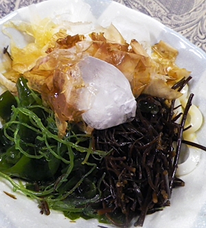 玉ねぎ海藻酢醤油うどん