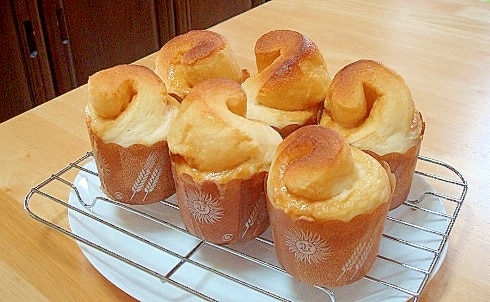 ソフトクリーム形のふわふわキャラメルパン レシピ・作り方 by