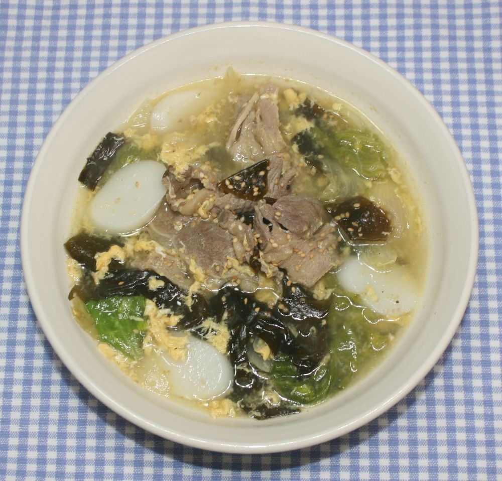 簡単☆ぽかぽか☆乾燥わかめで韓国風牛肉レタススープ