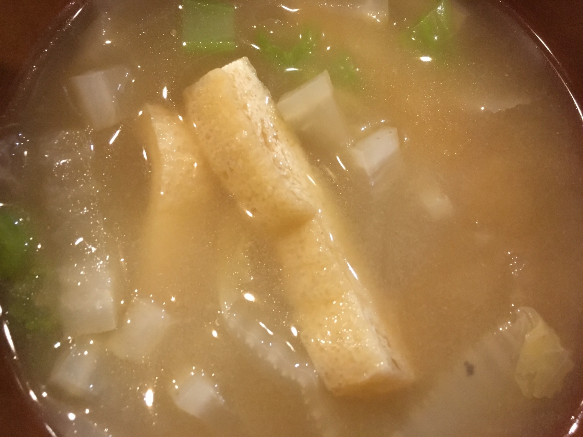 大根と白菜と大根葉と油揚げの味噌汁