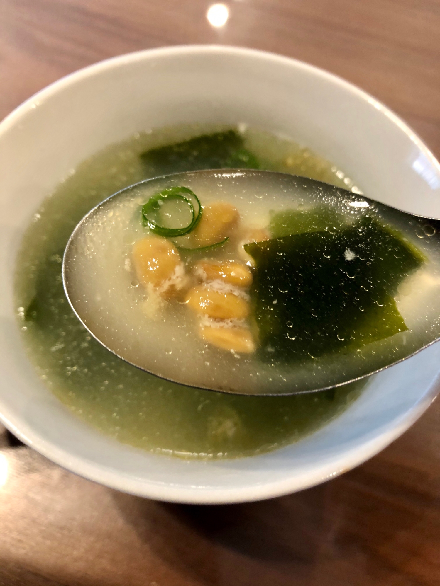 わかめと納豆のとろみ中華風スープ