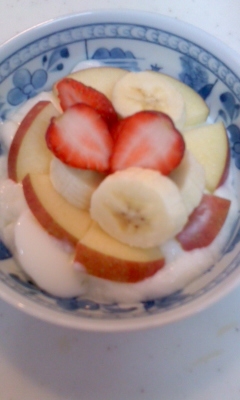 フルーツヨーグルト(バナナ・りんご・キウイ)