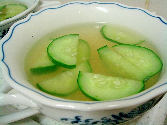 ジャンボ胡瓜のコンソメスープ