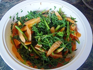 栄養満点☆葉つき人参のシンプルサラダ