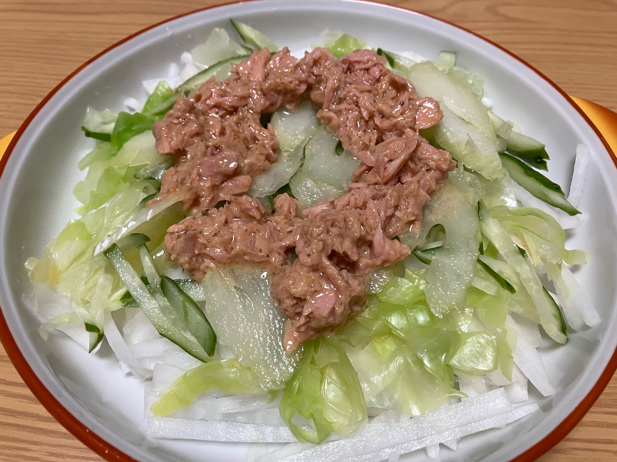 大根と茹でキャベツときゅうりとセロリのツナサラダ