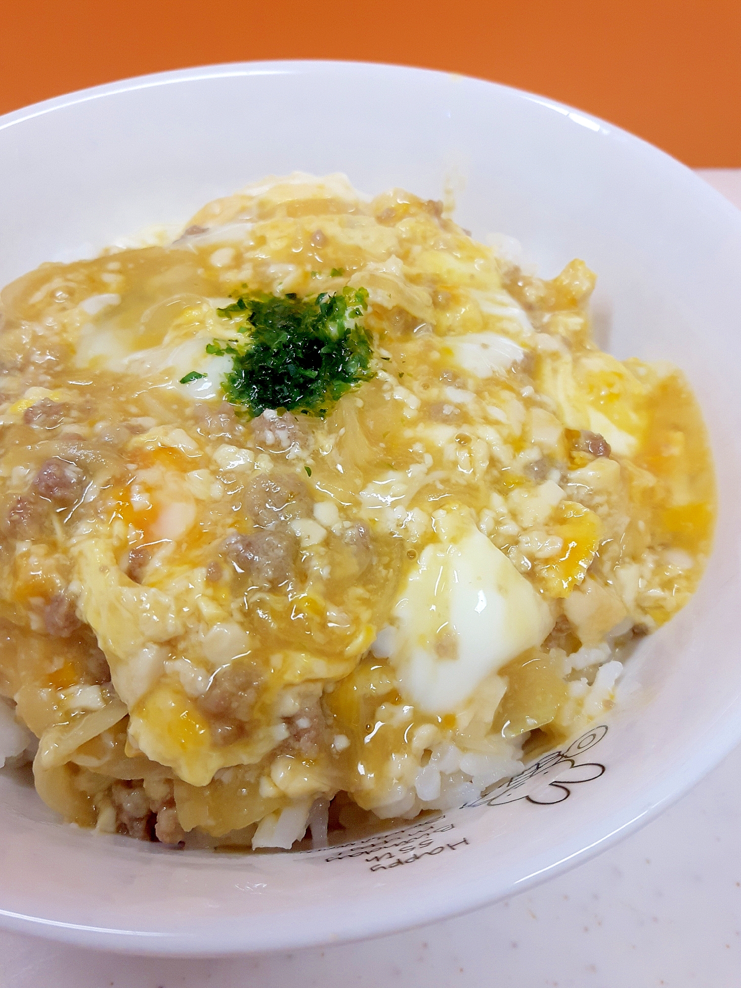 子供が喜ぶ(^^)カンタン豚ひき肉と玉ねぎの卵丼♪