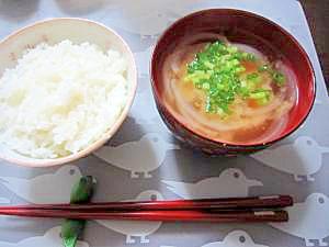 和朝食！玉ねぎとにんじんのお味噌汁