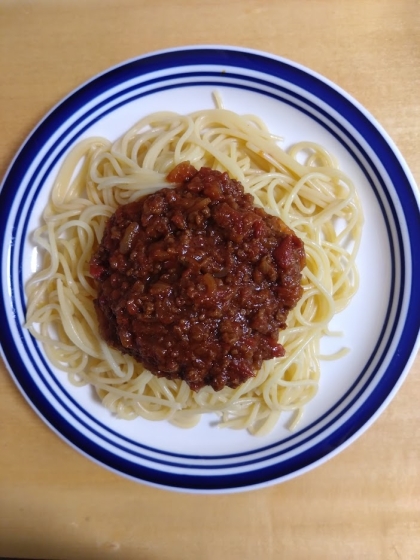 濃厚なミートソースパスタ