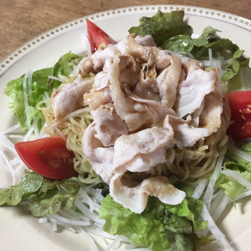 大根サラダの冷麺