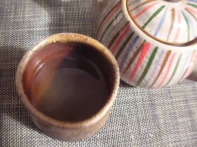 今夜は二人でコーヒーにしちゃったので、お一人様でズズっと飲んでます（笑）食器ってこりだすと楽しいけどしまう場所がなくて悩みますよね。そしていつも同じのを使うオチ