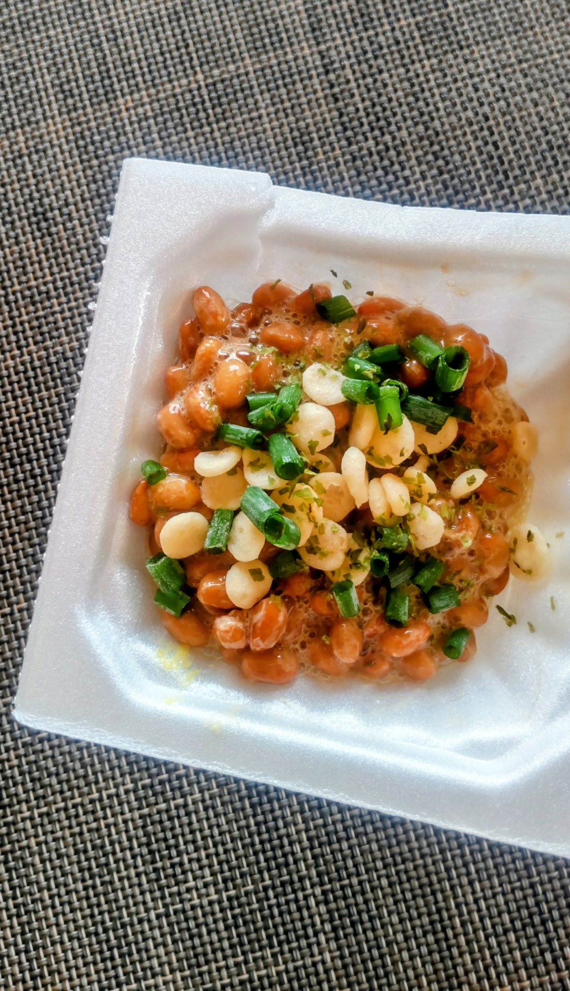 揚げ玉とネギの納豆