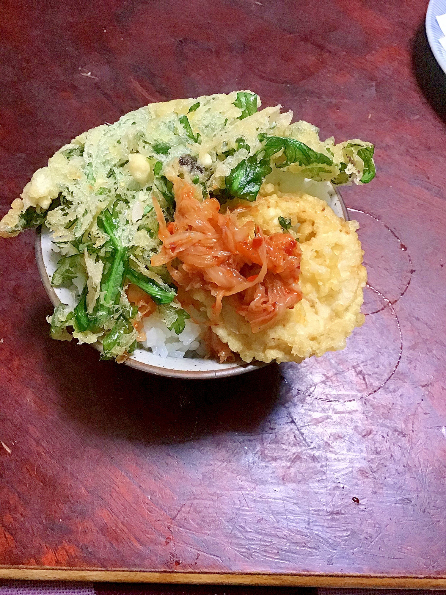 春菊天と蓮根天とキムチの天丼。