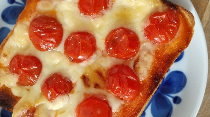 トマトとチーズの、トースト