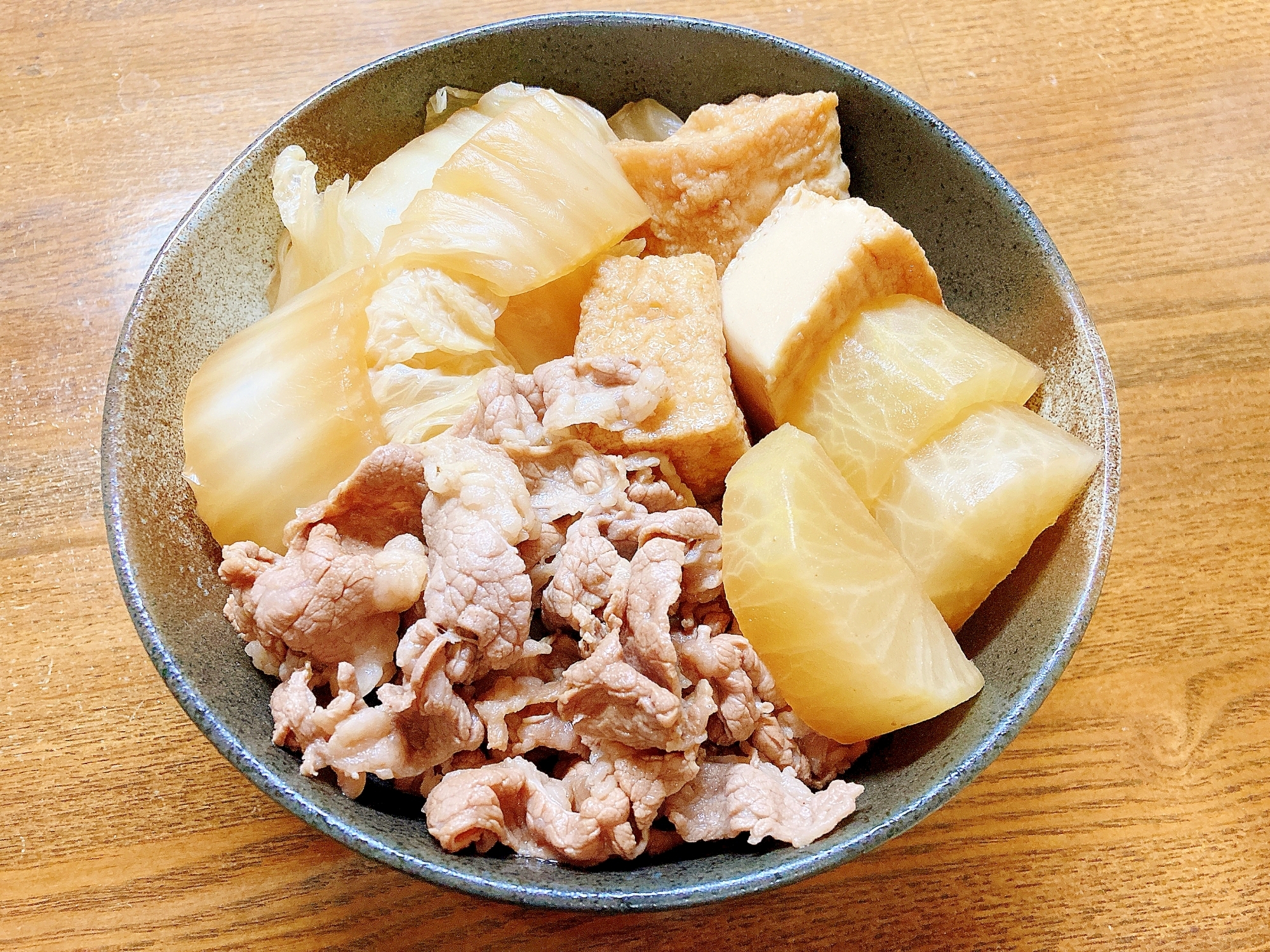 大根と厚揚げと白菜と牛肉の煮物