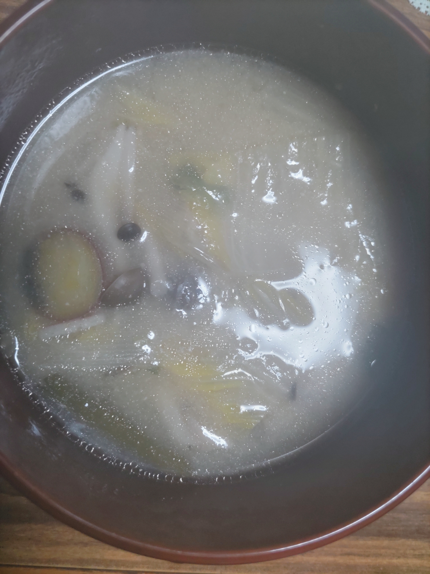 さつまいもとしめじと白菜の味噌汁