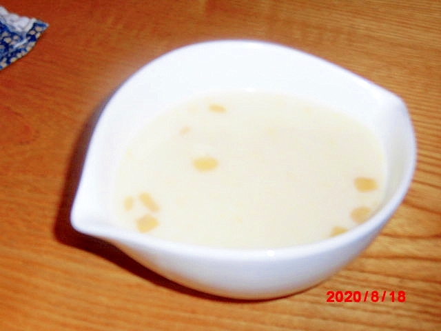コーン缶詰の牛乳スープ