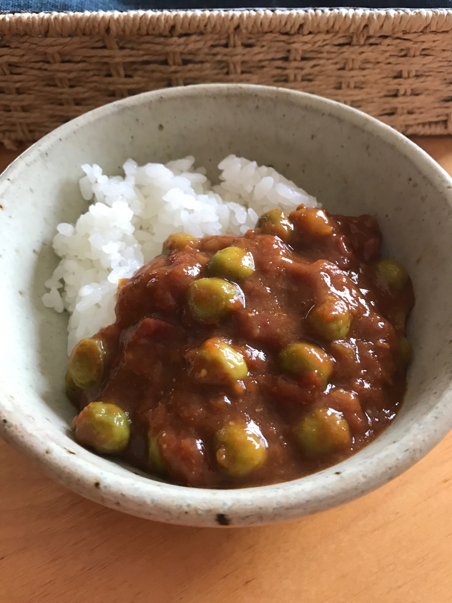 トマトの酸味がさっぱり！冷凍トマトで豆カレー